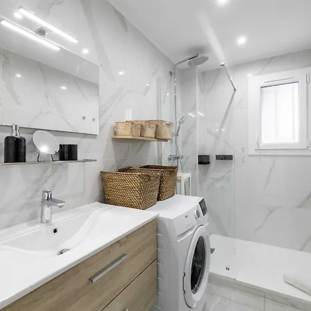 Lejlighed Charming In Residential Neighbourhood *