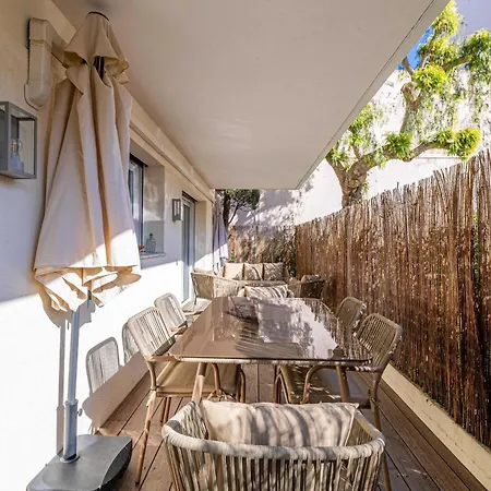 Charming In Residential Neighbourhood