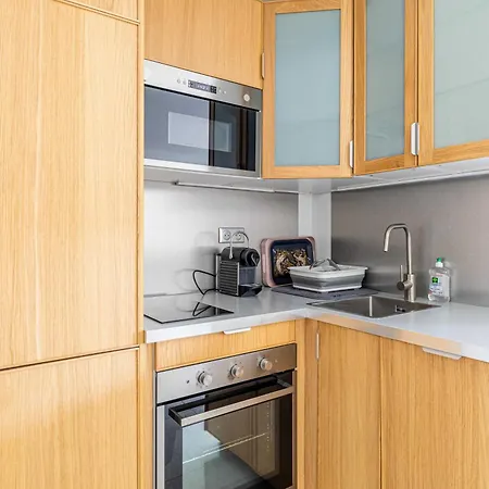 Charming In Residential Neighbourhood Lejlighed