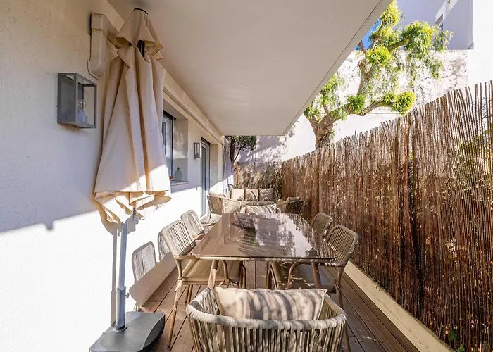 Charming In Residential Neighbourhood