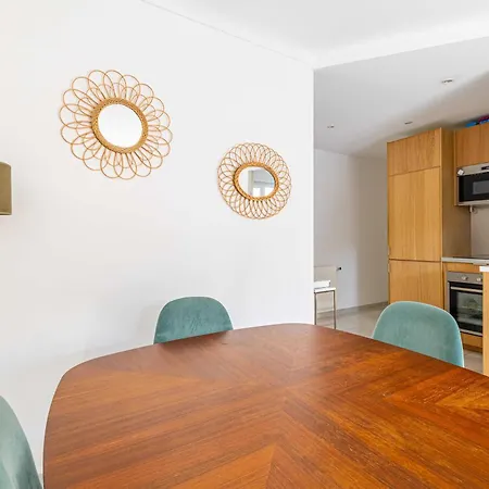 Апартаменты Charming In Residential Neighbourhood